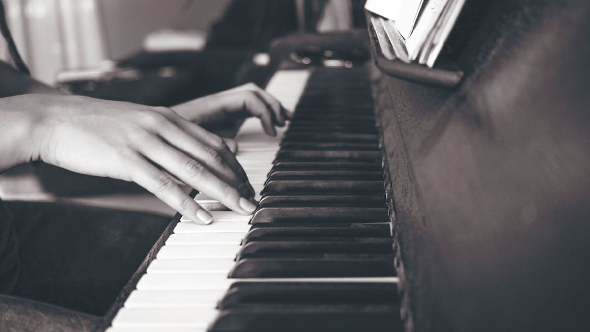 La música triste podría impactar en nuestro ánimo. Foto: Unsplash.