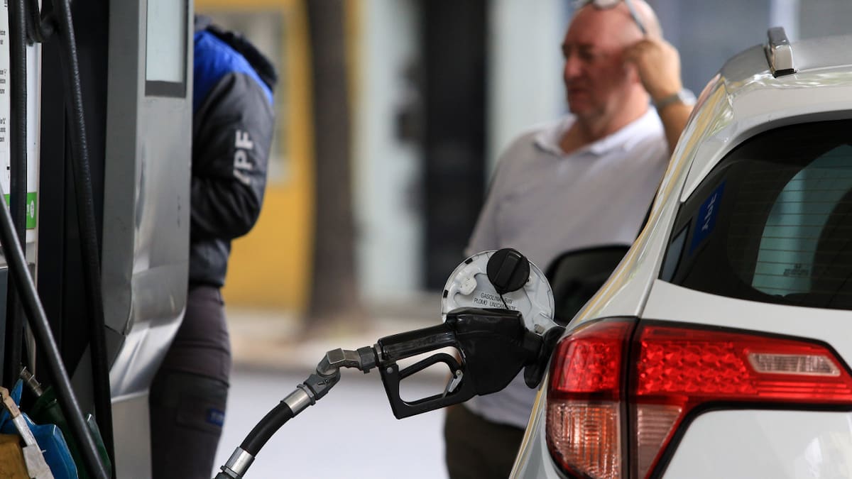 Efecto Medio Oriente: la nafta subió más de un 23% desde el inicio de la guerra y llenar el tanque cuesta más de $100 mil