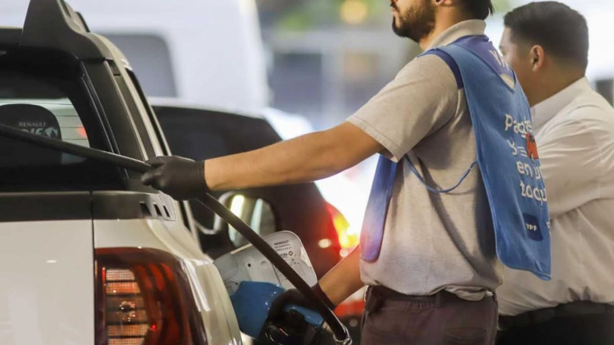 Hasta $15.000 de descuento en nafta y gasoil: cómo ahorrar al cargar combustible en febrero 2026