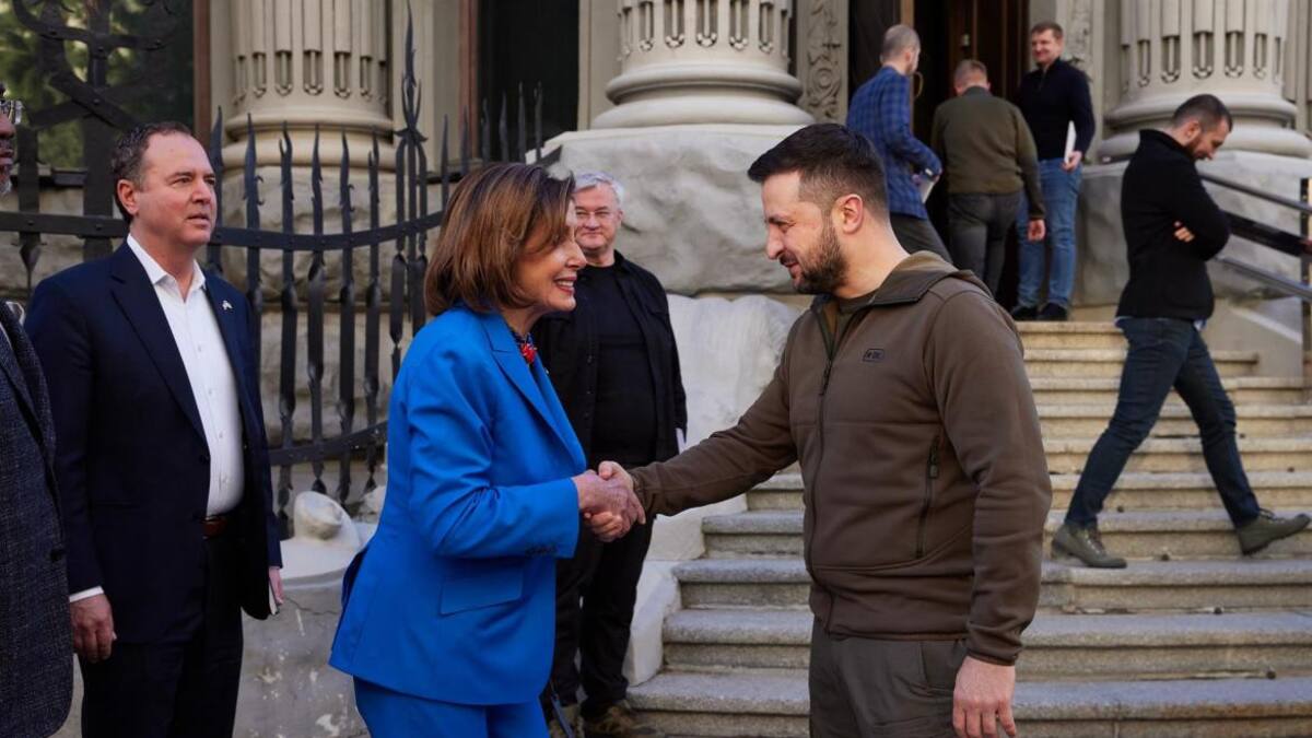 Nancy Pelosi, se reúne con el presidente ucraniano Zelensky en Kiev, EFE