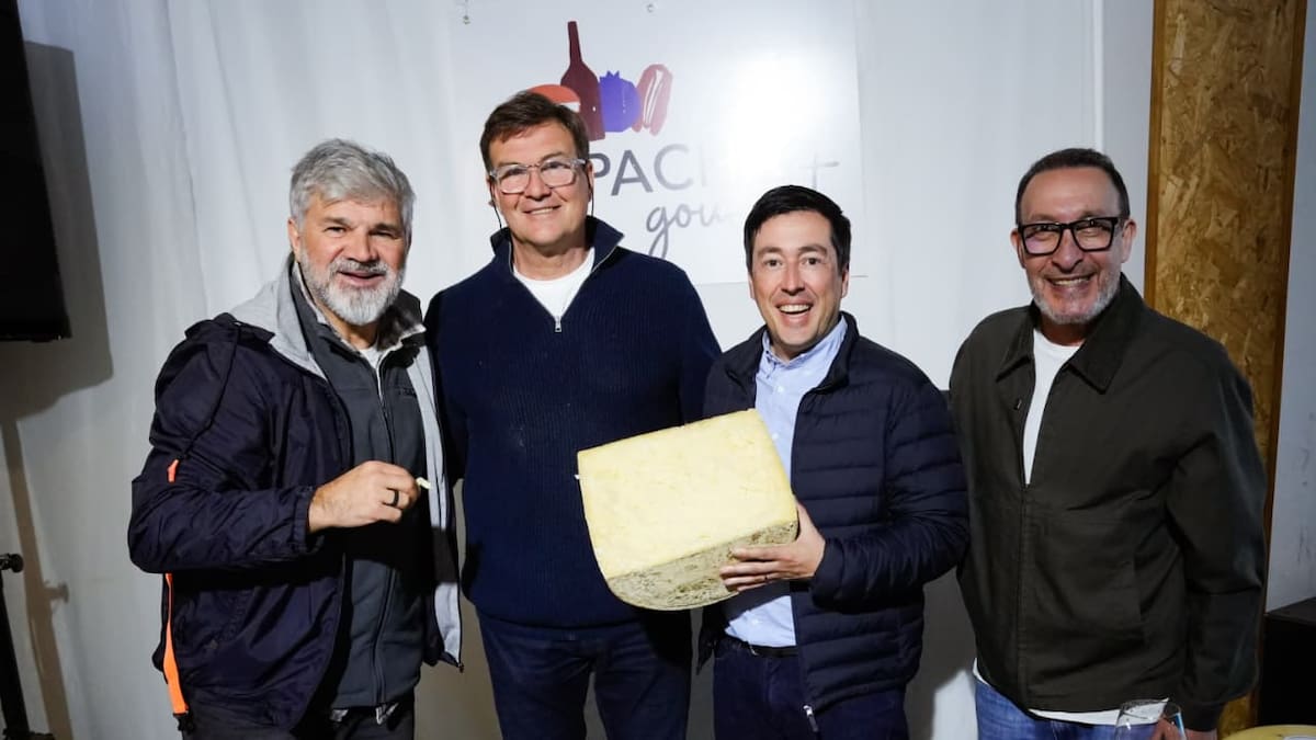 Leonardo Nardini durante su visita a Suipacha luego de anunciar su candidatura.