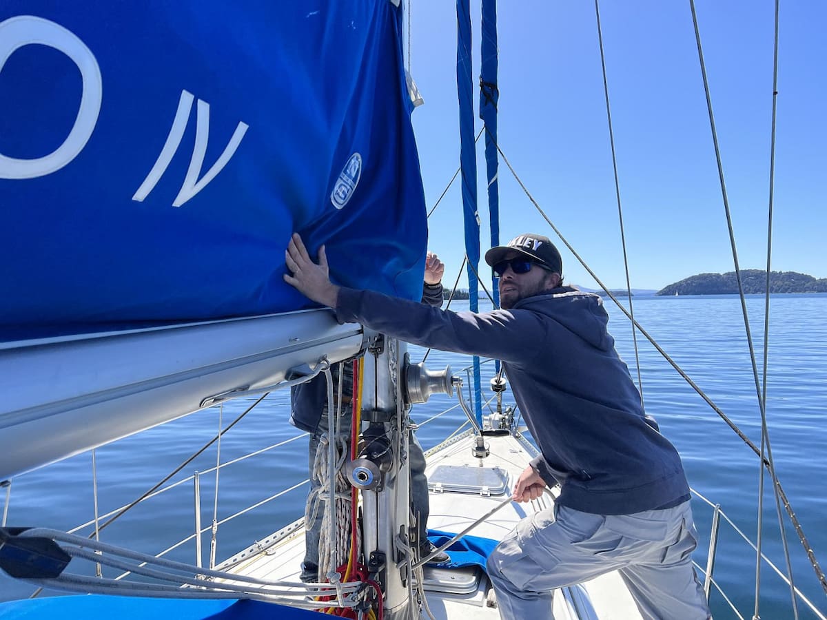 Navegar en velero por el lago Nahuel Huapi. Foto: Pato Daniele