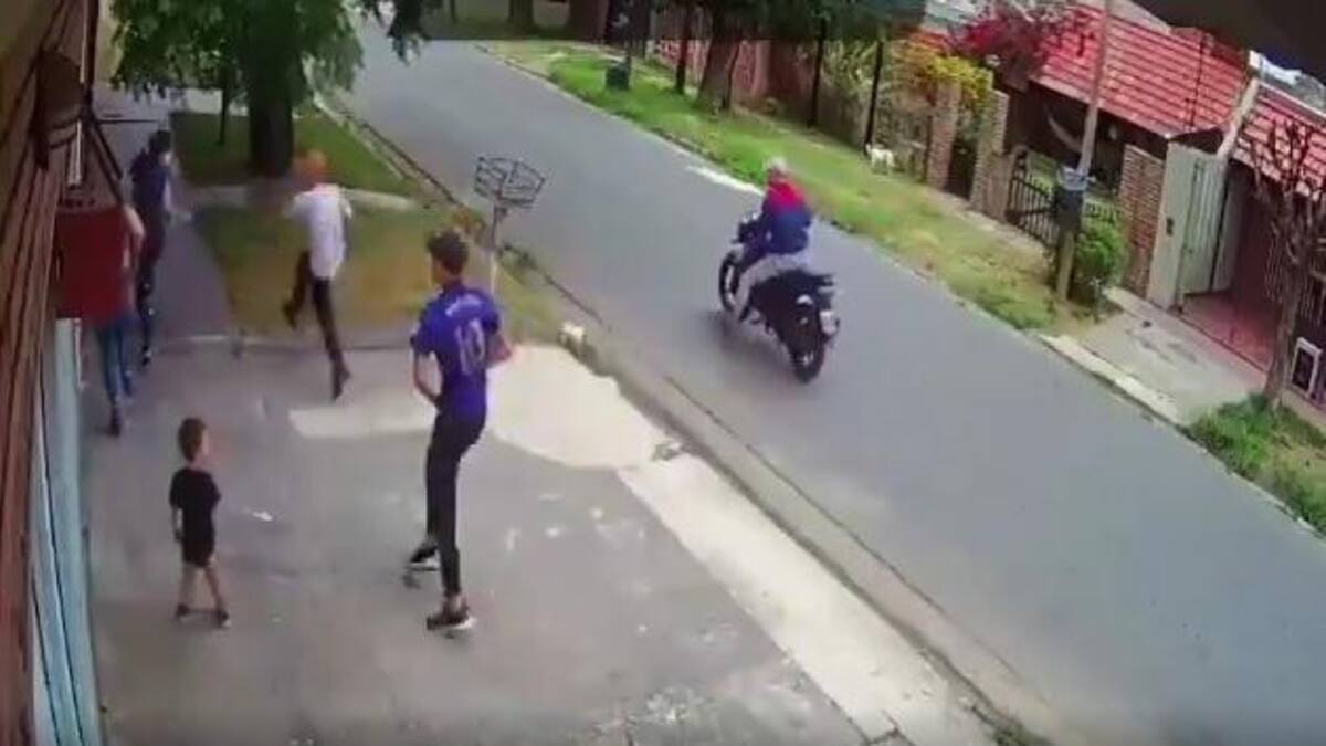 Nene de dos años quedó en medio de ataque de motochorros cuando asaltaron a su madre