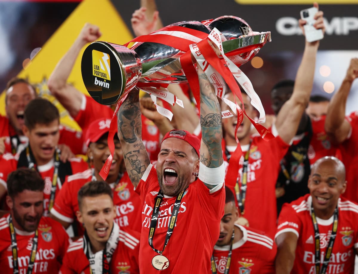 Nicolás Otamendi renovó su contrato con Benfica de Portugal. Foto: Reuters.