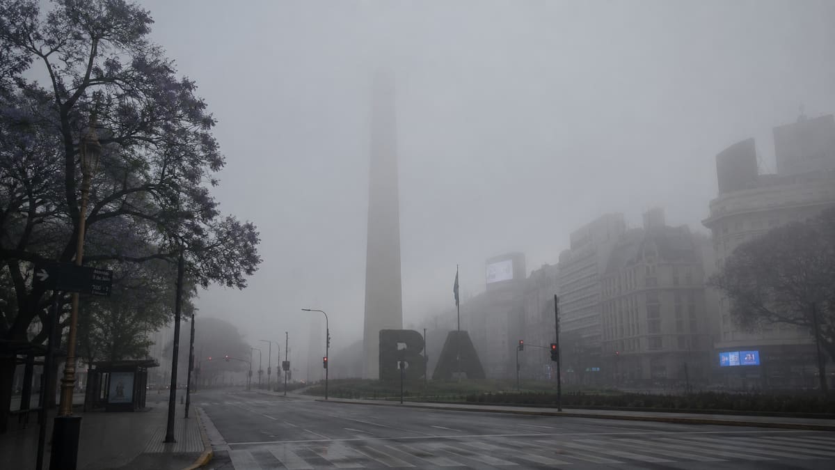 Niebla intensa y complicaciones para circular en Buenos Aires: qué zonas están bajo advertencia del SMN
