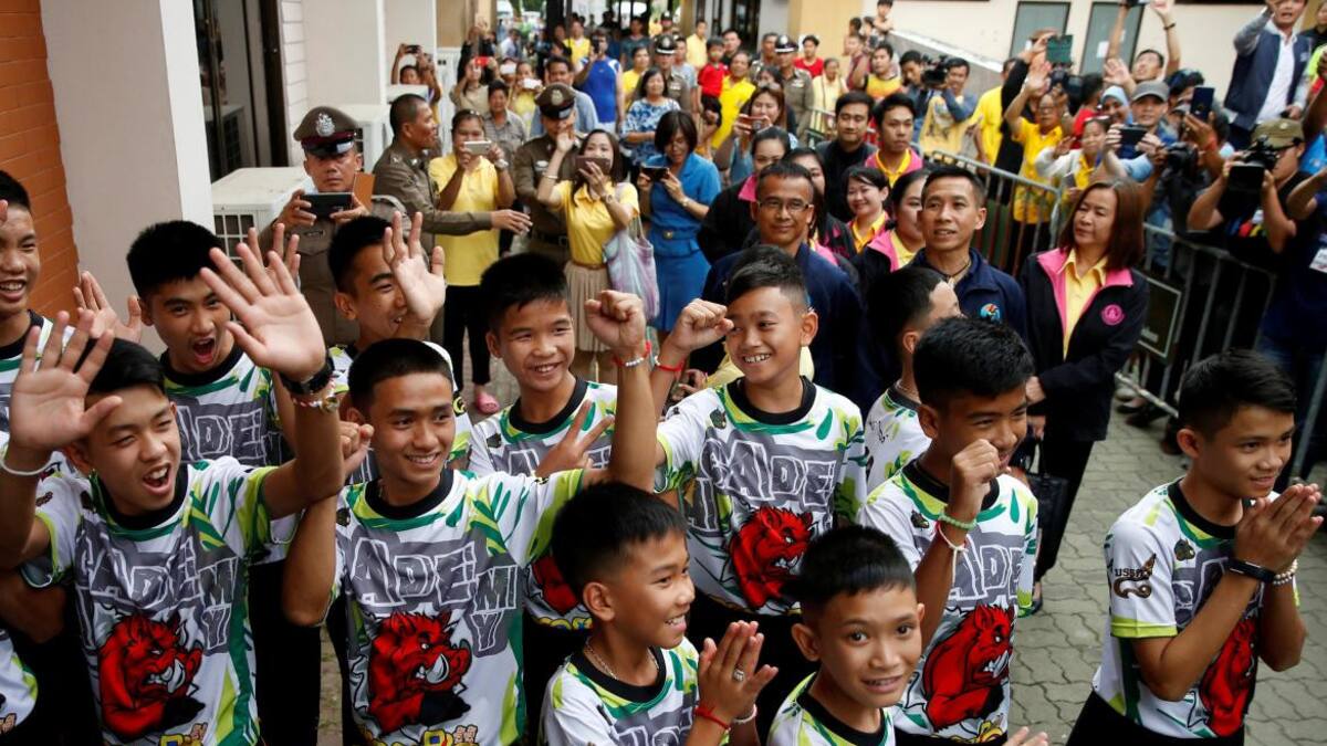 Niños que salieron de la cueva en Tailandia (Reuters)