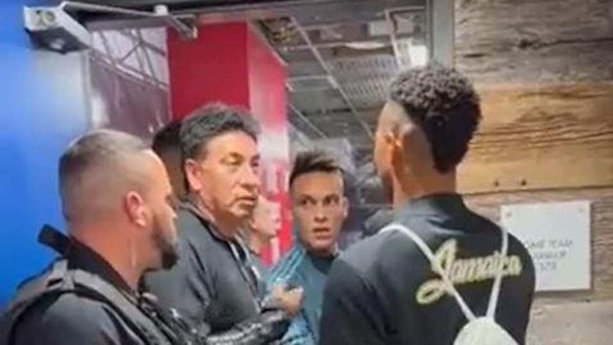 "No hay camisetas". Foto: captura de video.