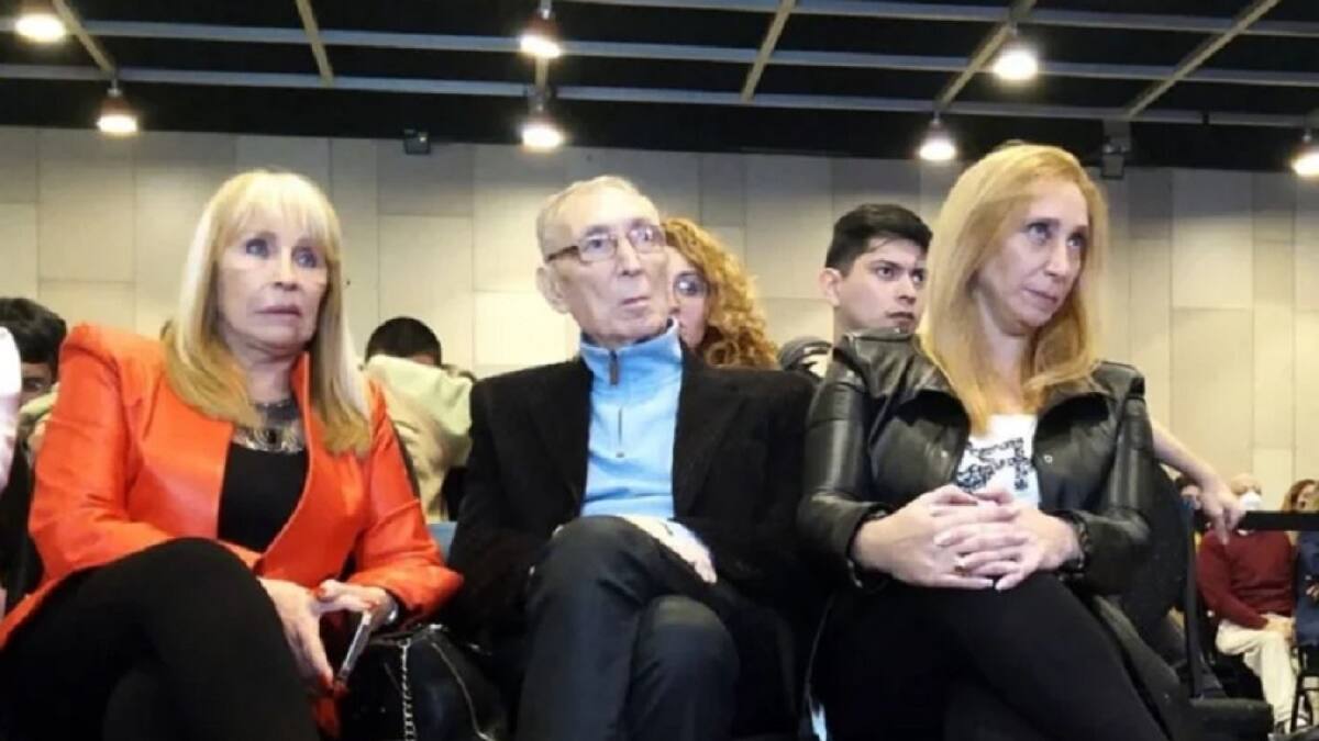 Norberto Horacio Milei y Alicia Luján Lucich, padres del mandatario junto a Karina Milei. NA