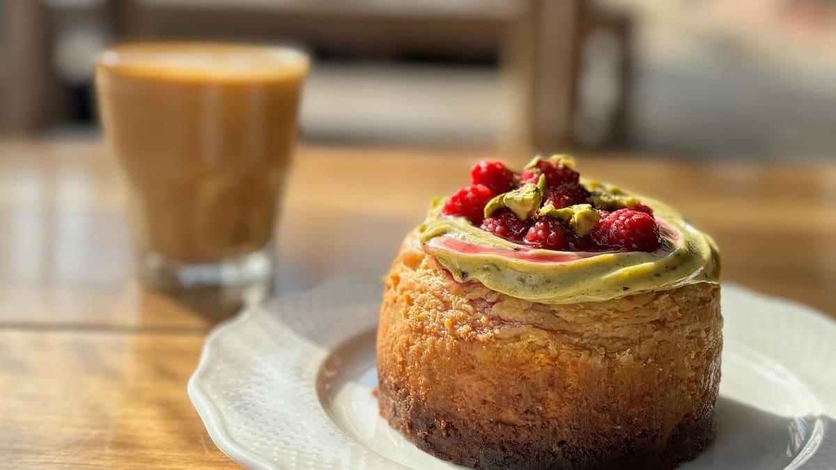 La cafetería furor de Haedo: tortas gigantes, pastelería artesanal y opciones saladas irresistibles