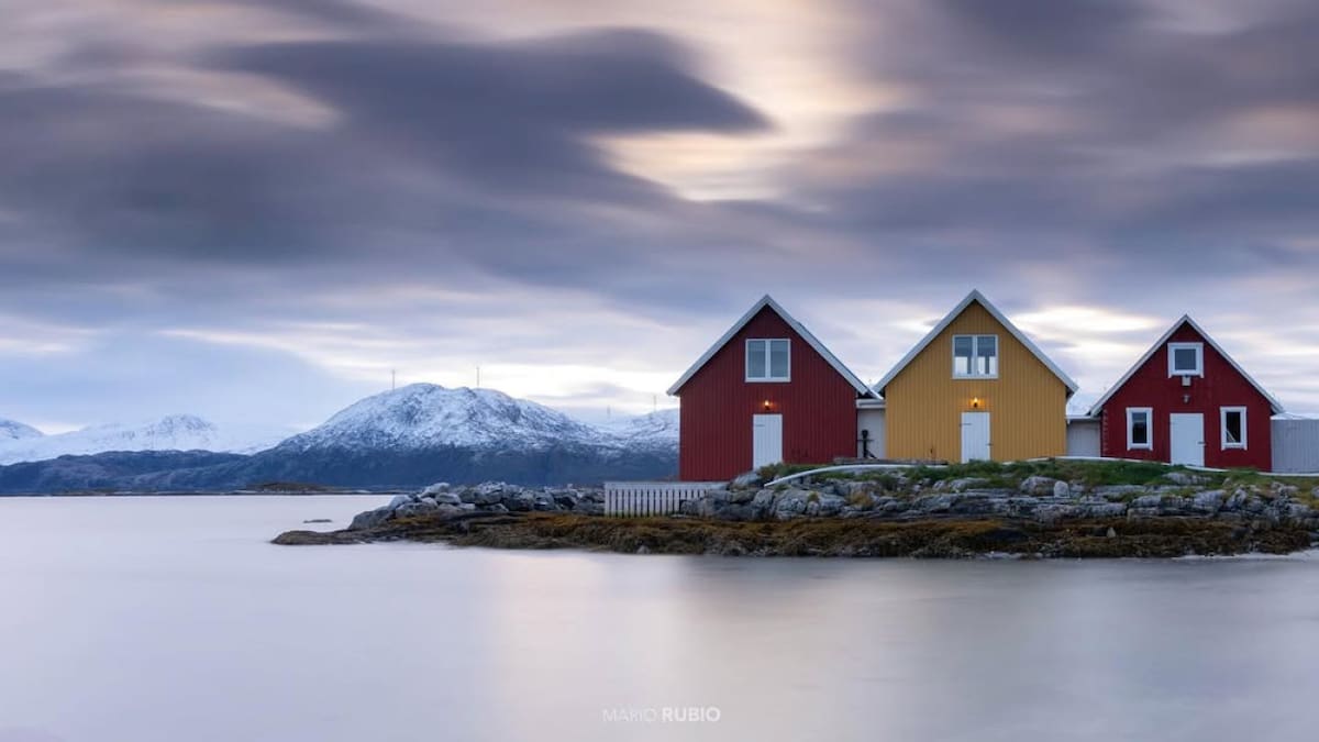 Turismo bajo el sol de medianoche: el fenómeno que atrae viajeros al norte de Noruega