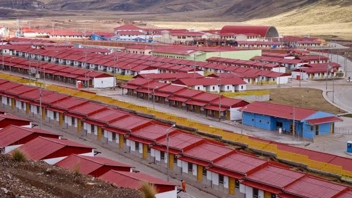 China construyó una ciudad desde cero en Perú: el megaproyecto minero que obligó a trasladar a miles de personas