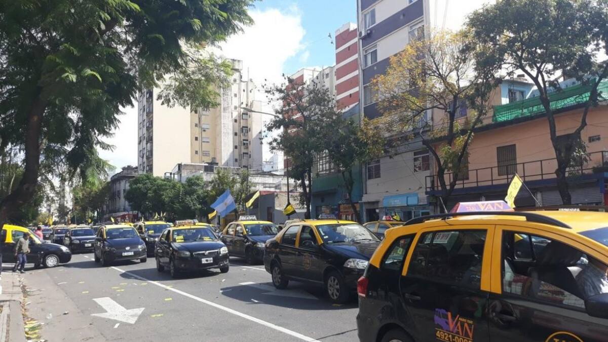 Nueva protesta de taxistas contra Uber y Cabify en el centro porteño