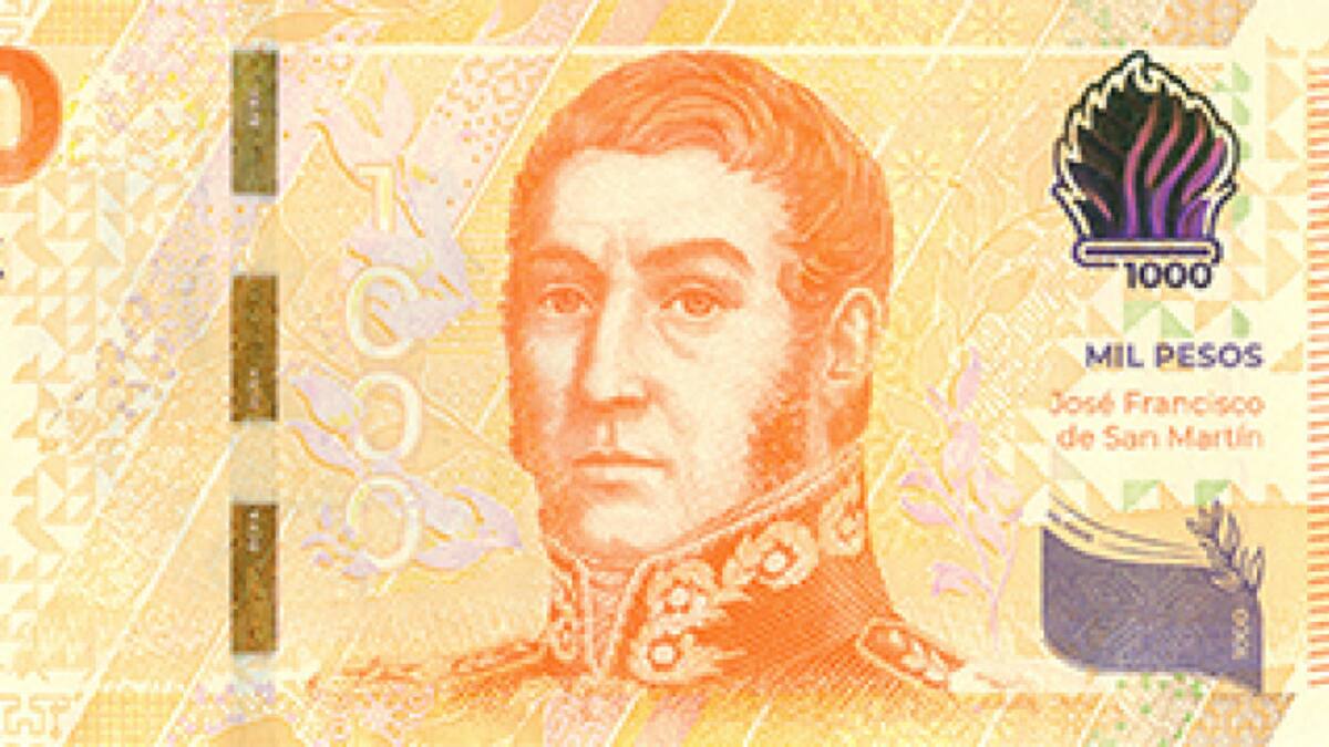 Nuevo billete de mil pesos con la imagen de José de San Martín. Foto: Telam.