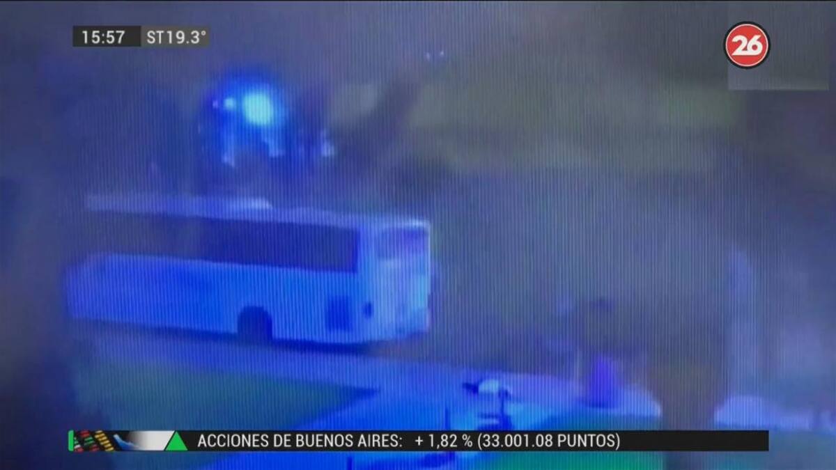 Nuevo video del ataque a Héctor Olivares en inmediaciones del Congreso, Canal 26, captura