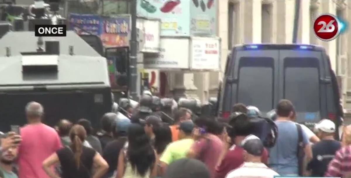 Nuevos incidentes en Once con manteros (Canal 26)