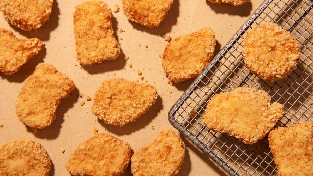 Nuggets de pollo caseros: cómo hacerlos con 4 ingredientes y qué tener en cuenta antes de freezarlos