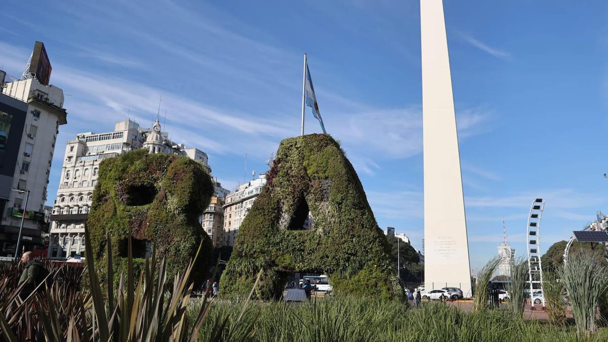 Desde cuadernos hasta mates, los precios de los recuerdos del Obelisco que se pueden comprar en su nueva tienda oficial