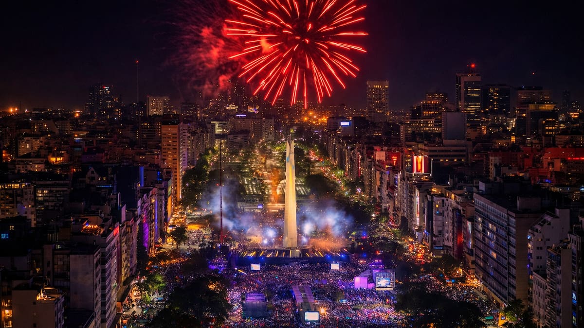 El Obelisco cumple 90 años y lo celebra con música, teatro y shows gratuitos: cuándo será la noche especial del símbolo porteño