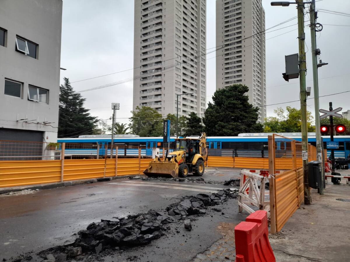 Obras en el paso bajo nivel sobre García Lorca, en el barrio de Caballito. Foto: Ezequiel Alippe.