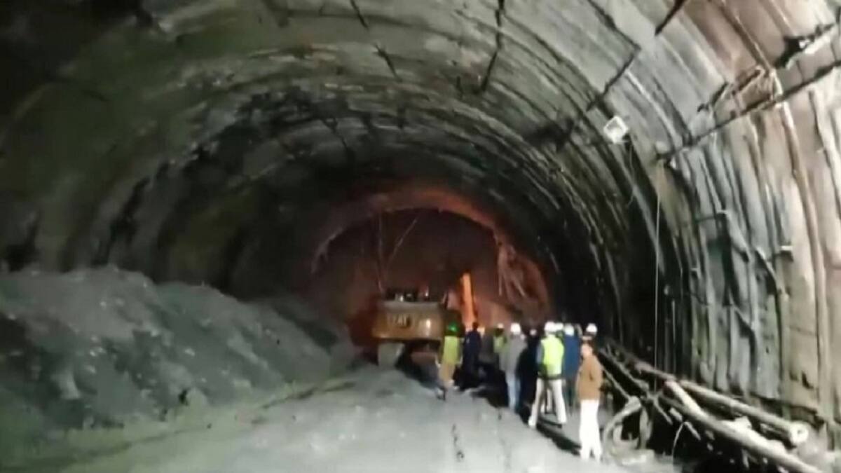 Trágico derrumbe: colapsó un túnel en construcción en la India y hay decenas de obreros atrapados