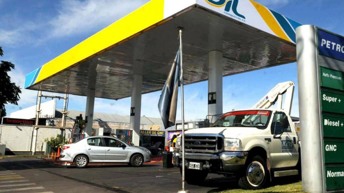 Oil Combustibles - Cristóbal López