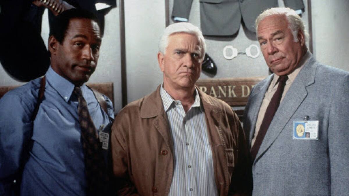 O.J. Simpson en "La pistola desnuda". Foto: X