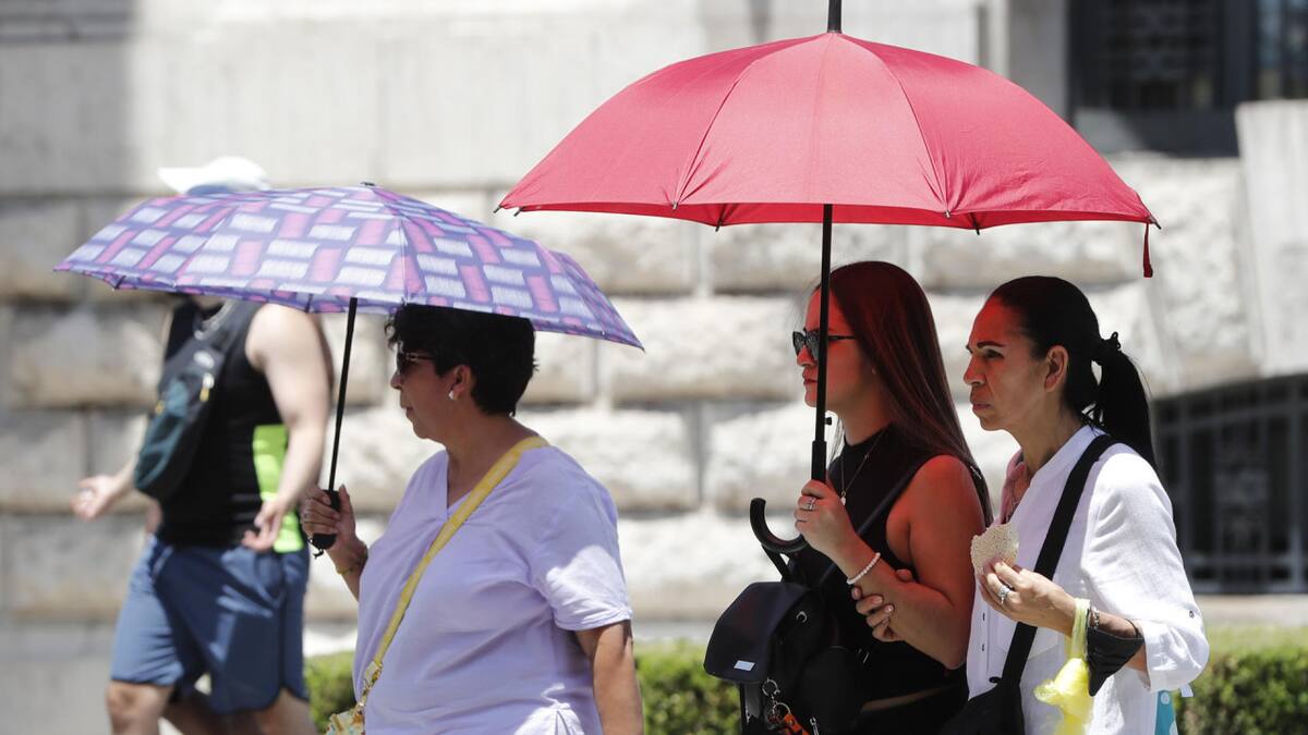 Sigue el calor mientras se esperan las tormentas. Foto: EFE