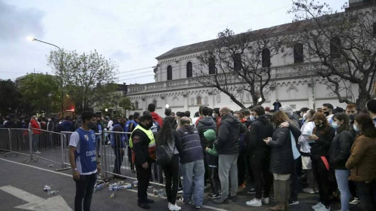Operativo de seguridad y controles antes de partido de fútbol, NA