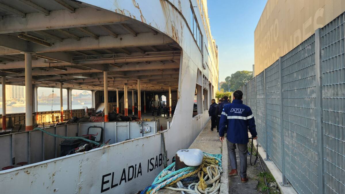 Operativo en Buquebus. Foto: Aduana.