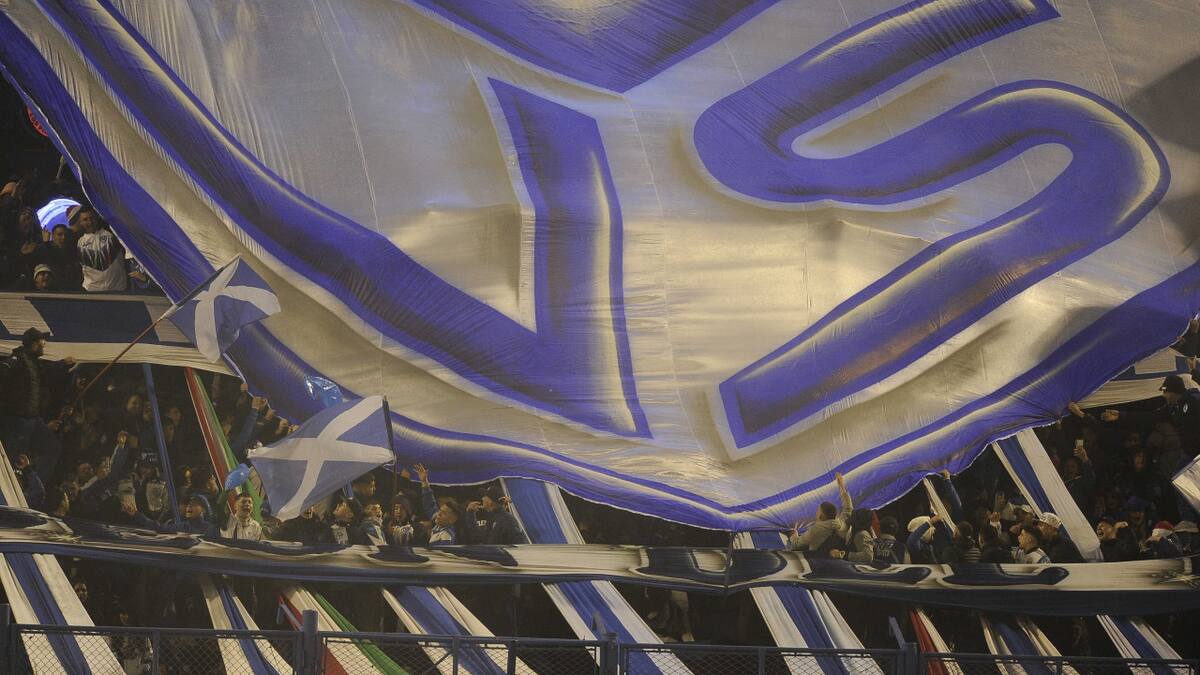 La policía secuestró más de 500 entradas y casi 10 millones de pesos de la reventa en la previa del Vélez-River