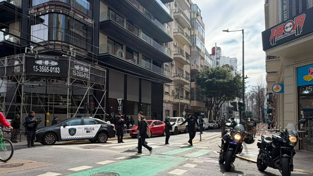 Así fue el intenso operativo policial en Recoleta: un hombre se atrincheró en un departamento y debió ser reducido