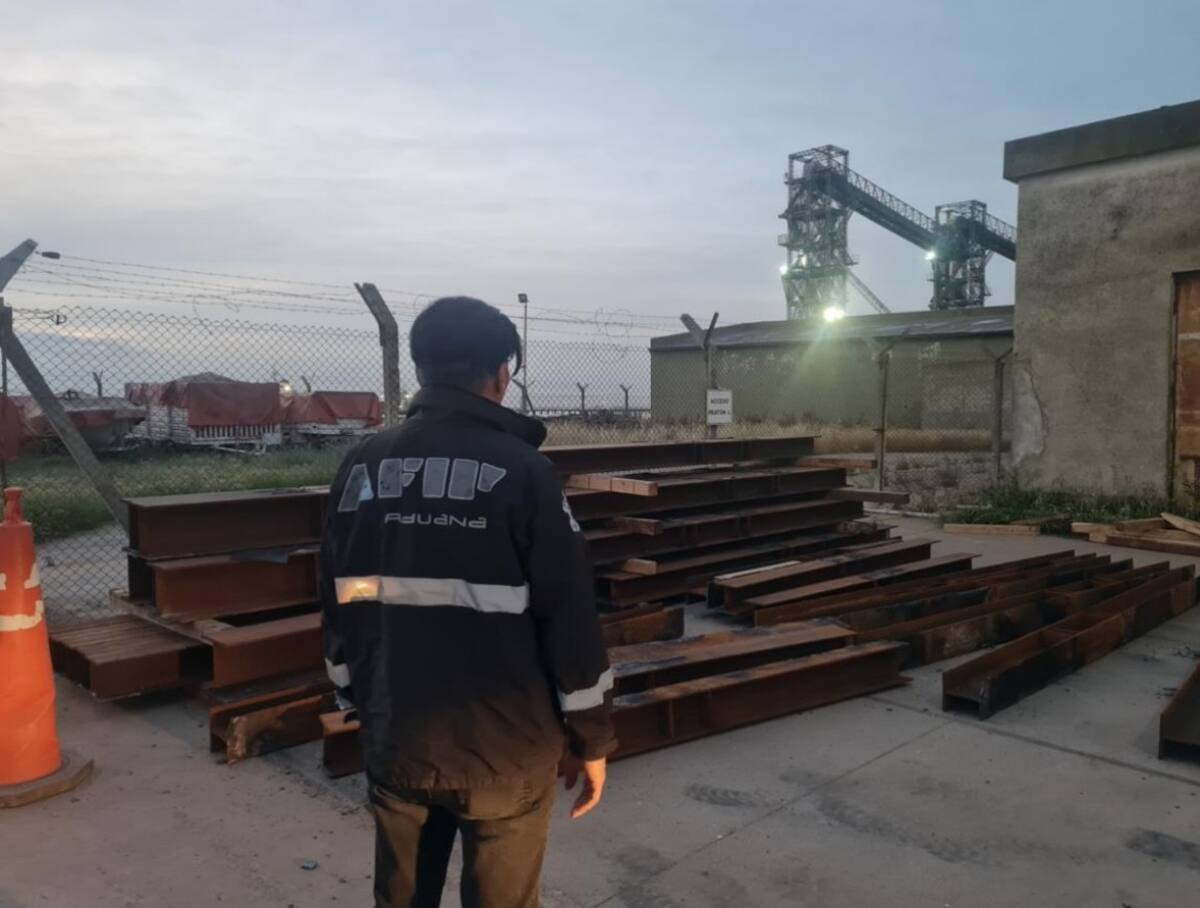 Operativo por importación de hierro irregular. Foto: Aduana.