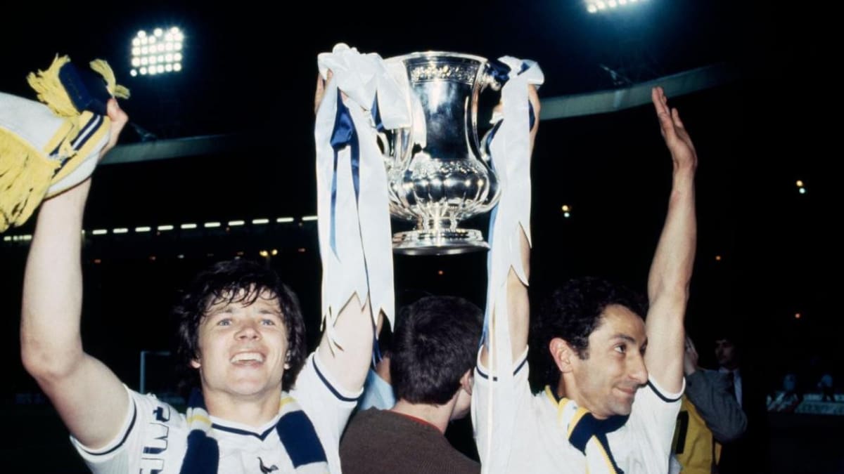 El argentino que fue ídolo en la Premier League y debió irse por la Guerra de Malvinas: silbidos, una tragedia familiar y la gloriosa vuelta