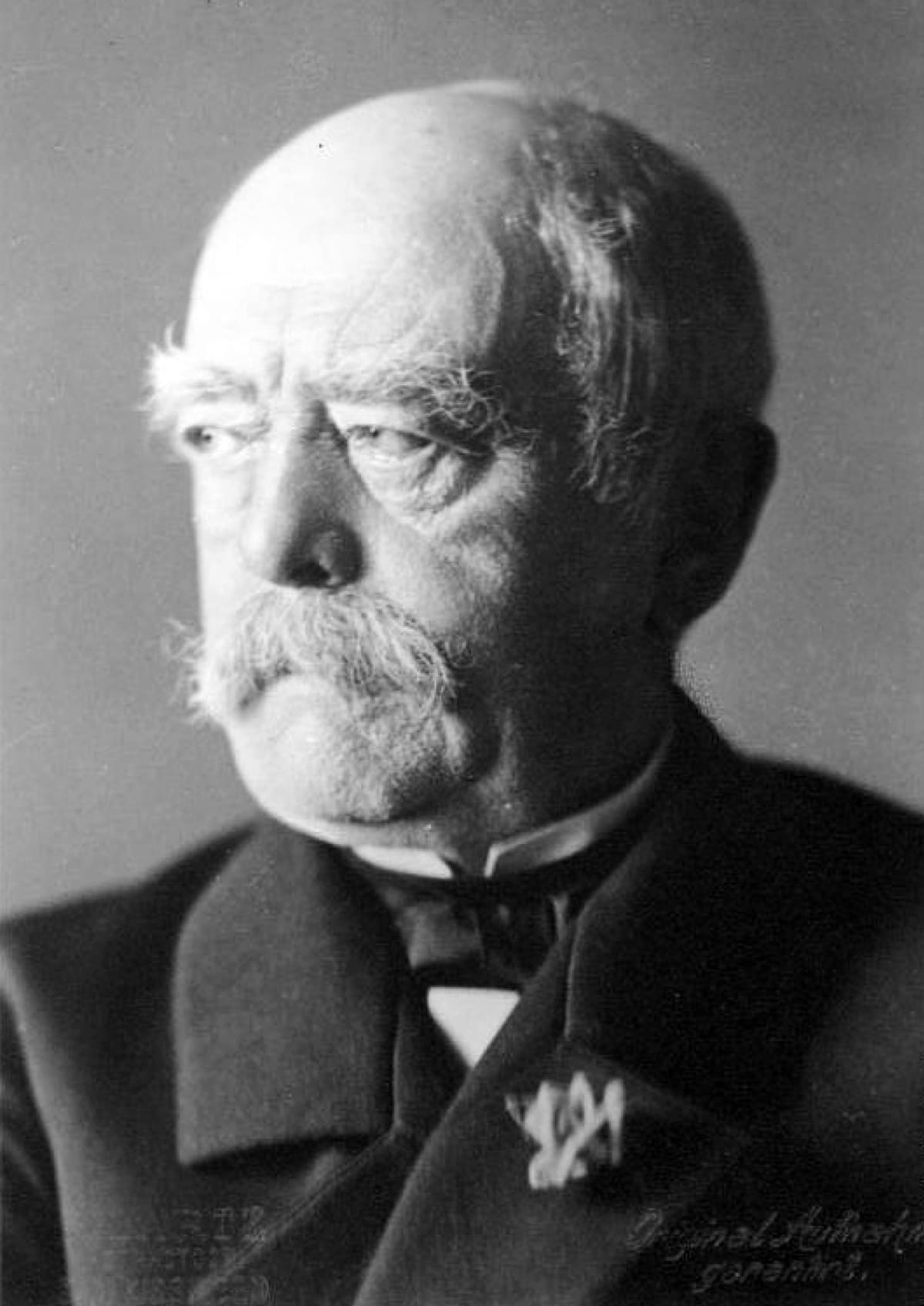 Otto von Bismarck. Imagen: Jacques Pilartz (donada a Wikimedia Commons por los Archivos Federales de Alemania, Deutsches Bundesarchiv)