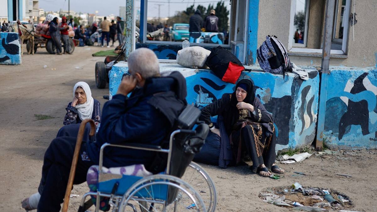 Pacientes palestinos evacuados del hospital Naser. Foto: Reuters.