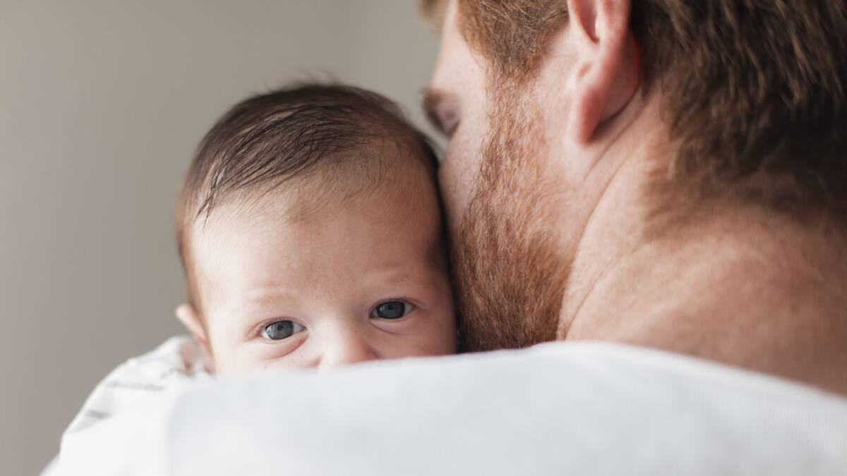 Más días de licencia por paternidad: cómo es la ley que aprobó Uruguay