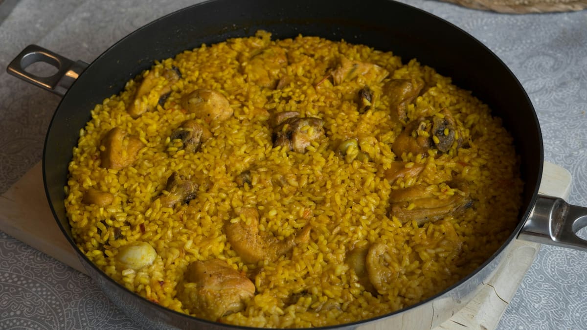 Cómo hacer paella en casa: guía completa y fácil para lograr que te quede rica, jugosa y rendidora