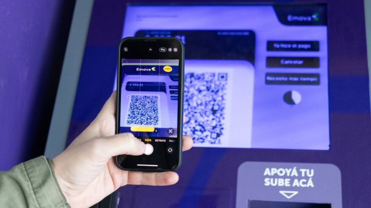 Pago con QR para la carga de la tarjeta SUBE. Foto: Twitter/@basubte
