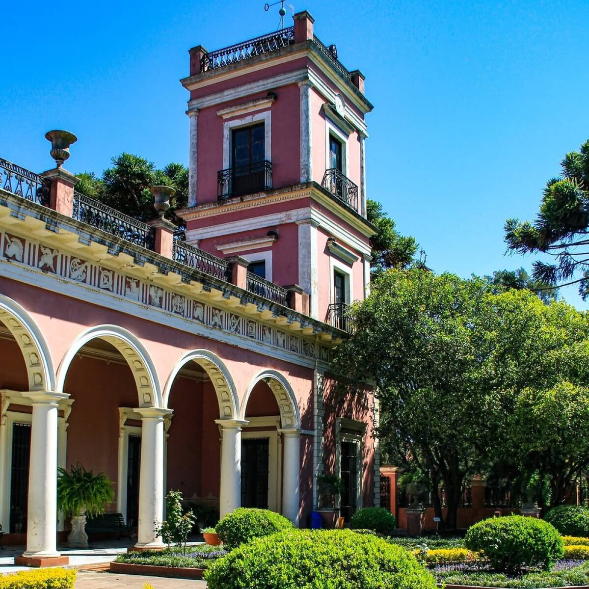 Palacio San José donde vivió y fue asesinado Urquiza. Foto: Instagram @turismoconcepciondeluruguay