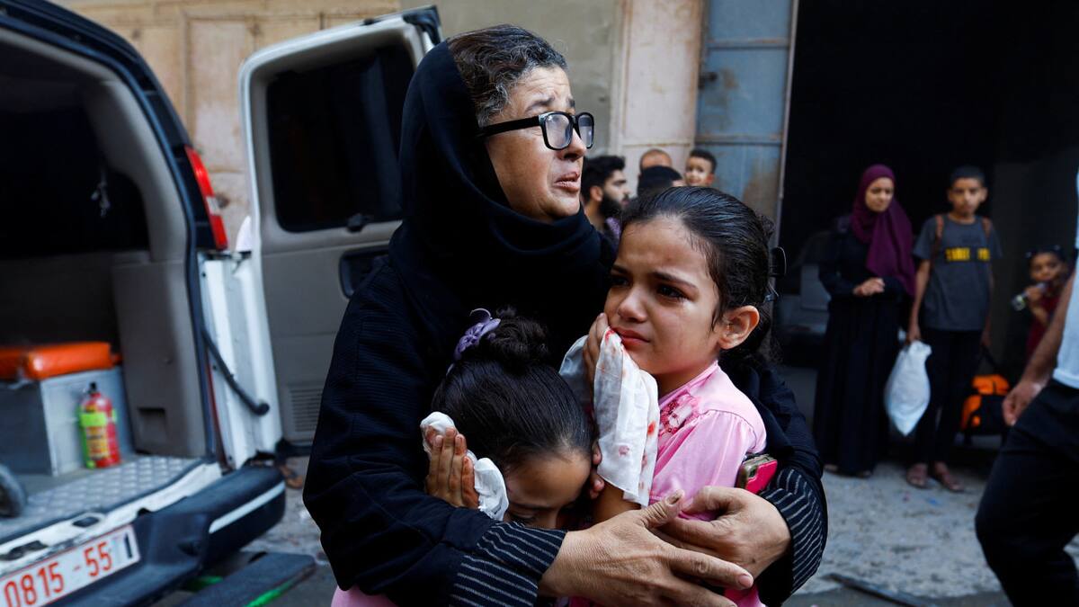 Palestinos afectados por los bombardeos de Israel en Gaza. Foto: REUTERS.