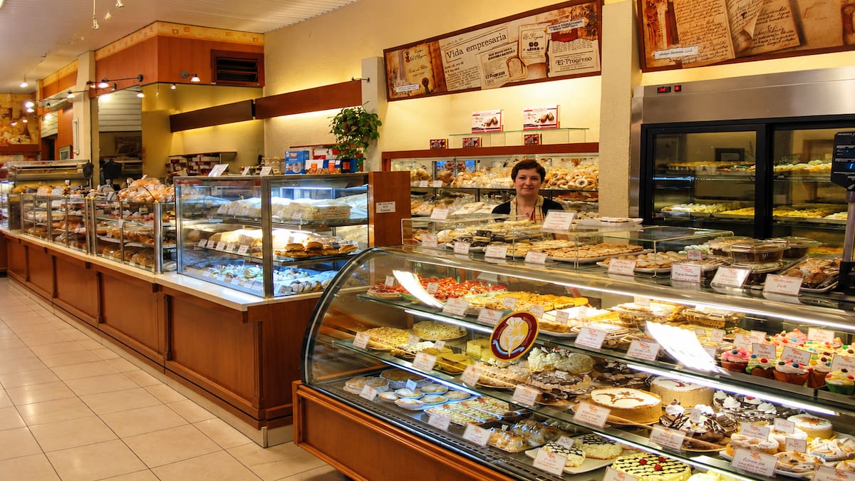 De Balvanera a Villa Ortúzar: panaderías centenarias, hornos que siguen encendidos y recetas con aroma inmigrante