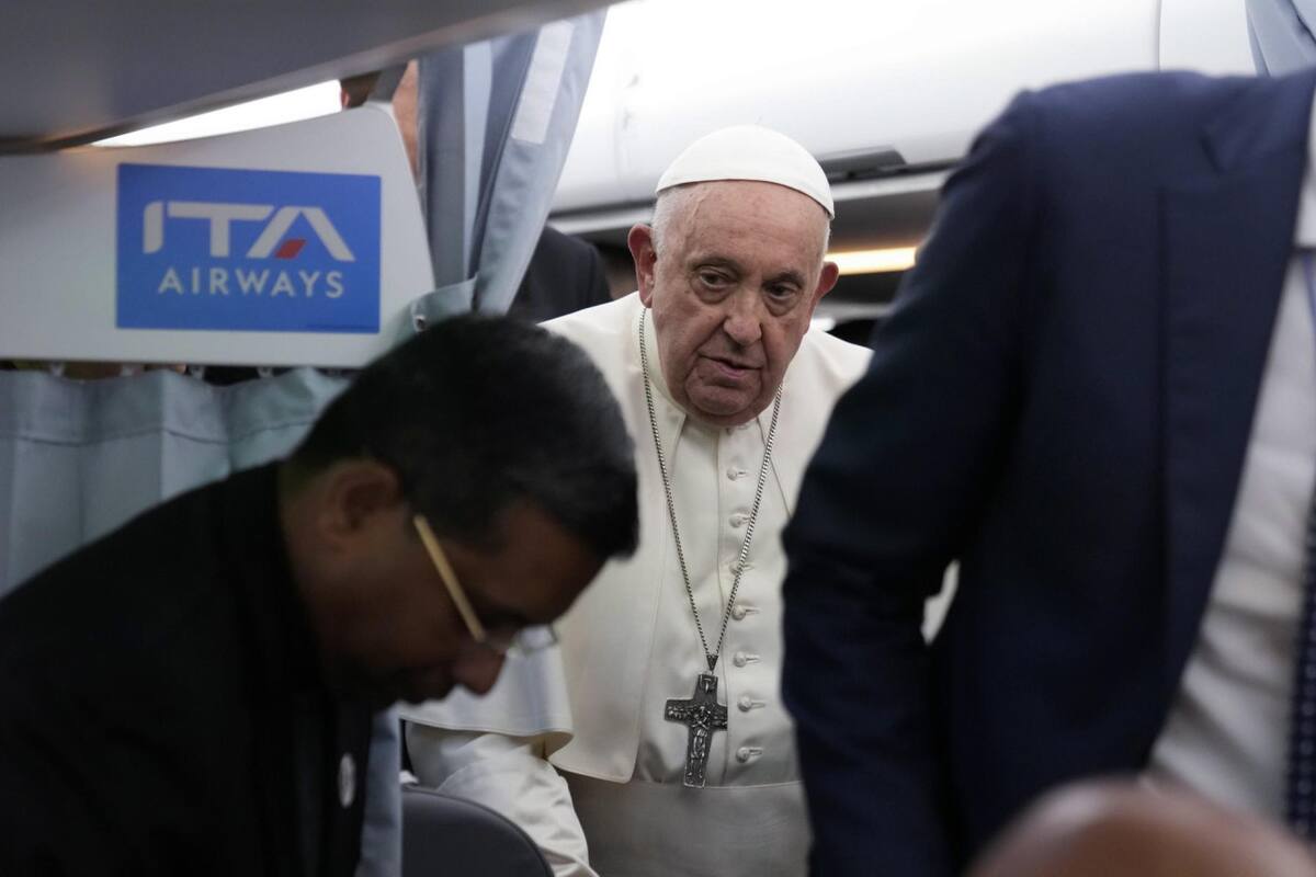 Papa Francisco de regreso al Vaticano tras su visita a Marsella. Foto: EFE