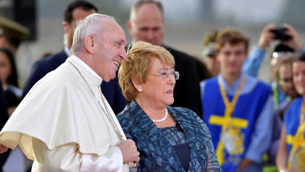 Papa Francisco y Michelle Bachelet (Reuters)