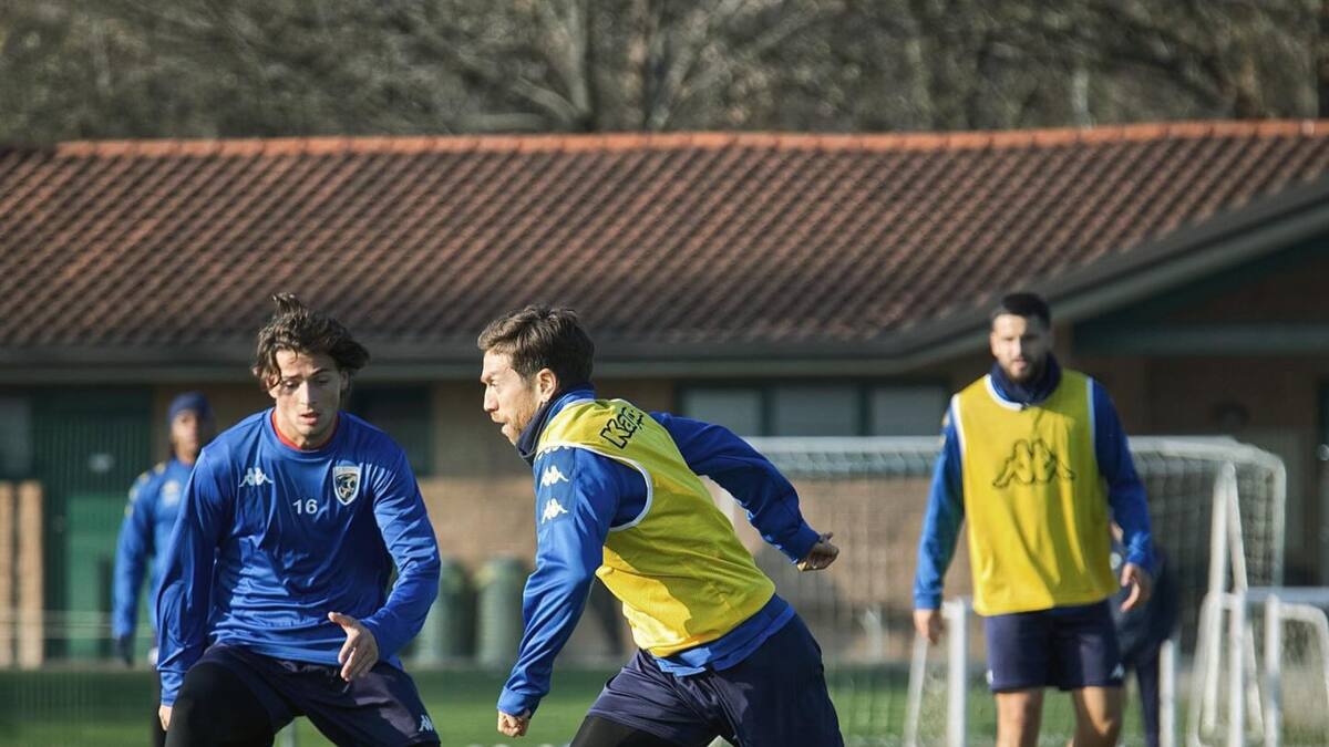 Papu Gómez se entrena en el AC Renate de la Serie C. Foto: Instagram @papugomez_official