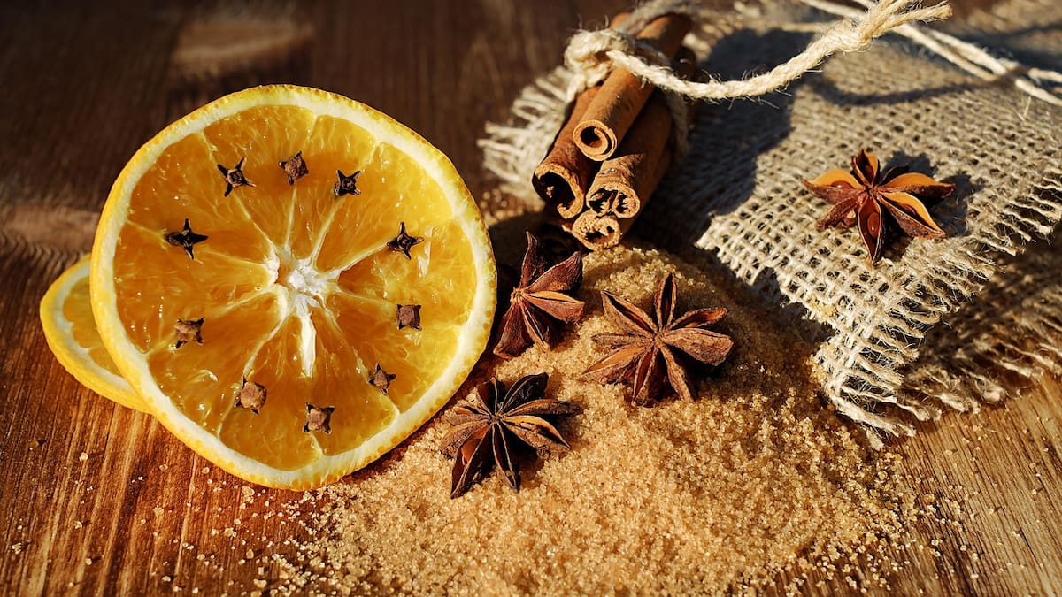 Para qué sirve hervir cáscaras de naranja con anís: un aromatizante casero y sin costos