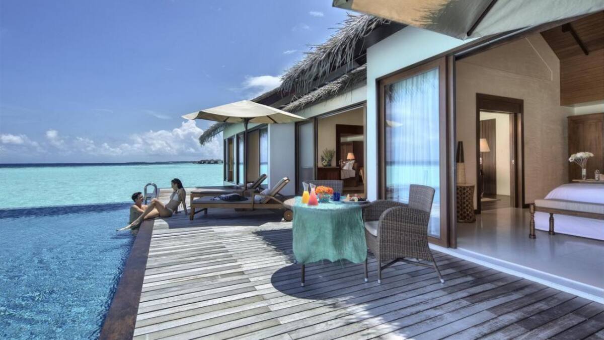 Pareja Checa en cuarentena en Hotel lujoso por coronavirus en Las Maldivas