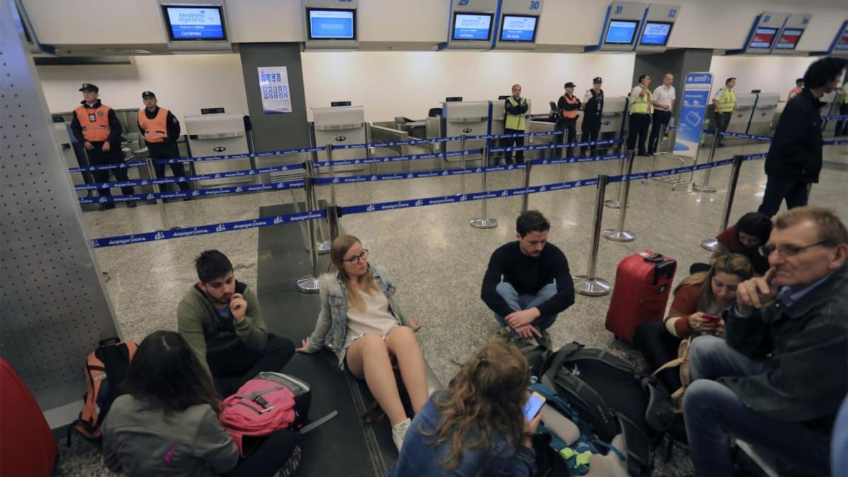 Paro de Aerolíneas en aeroparque, NA
