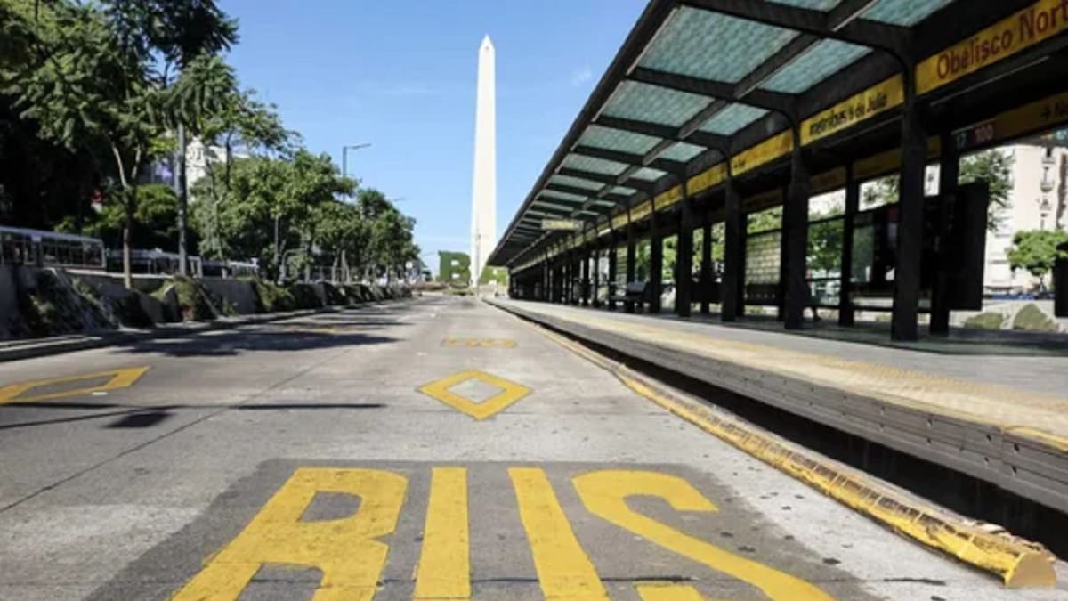 Tensión por un posible paro de colectivos en Buenos Aires. Foto: NA.