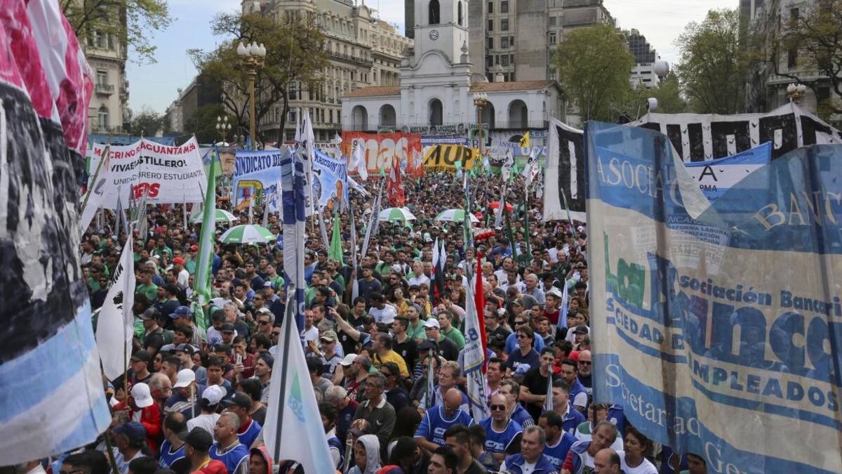 Paro y marcha CTA contra ajustes del Gobierno en Plaza de Mayo, 24-09-2018, Agencia NA