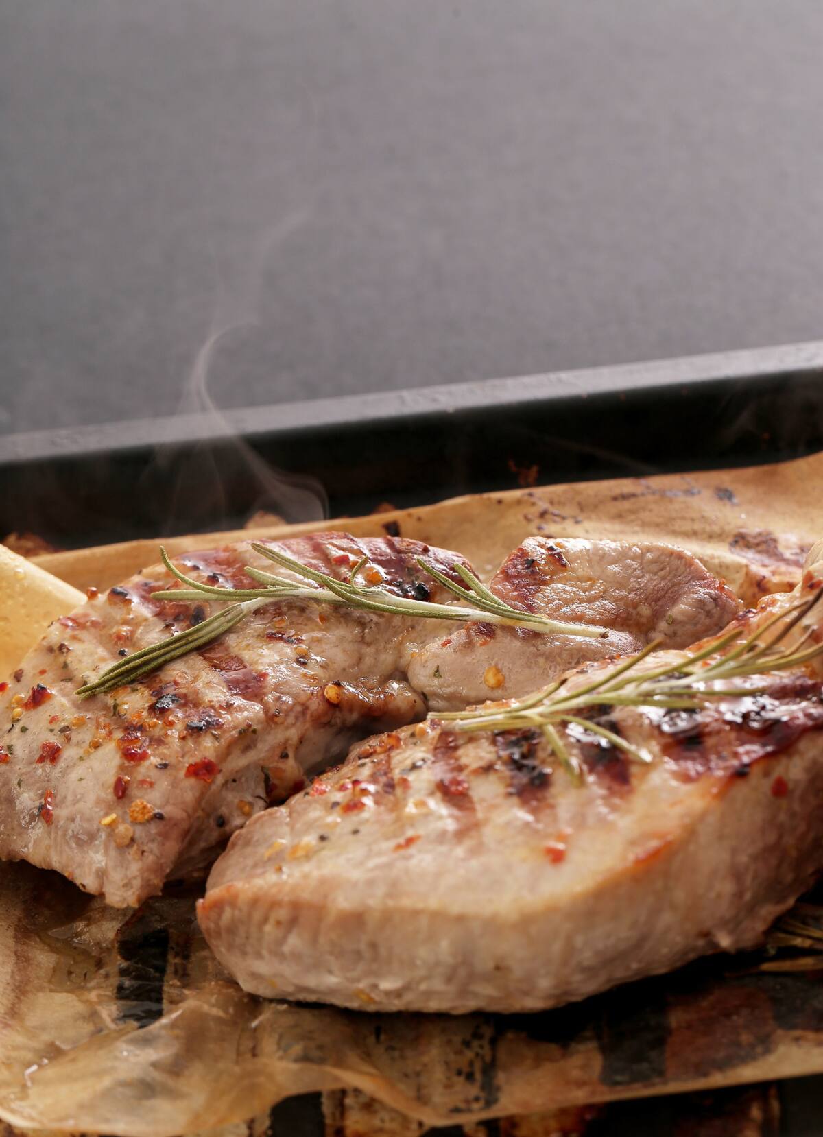 Parrilla, carne, asado. Foto Freepik